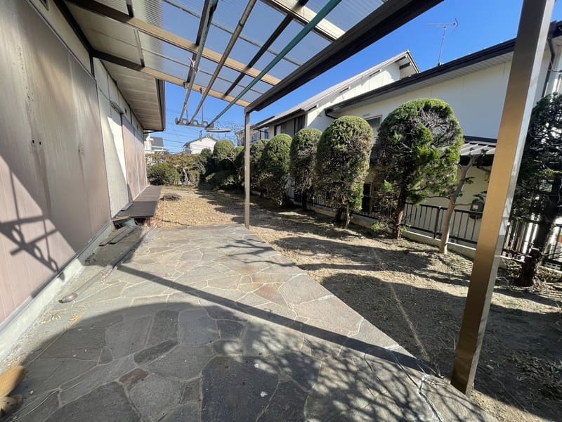明るく開放的な印象かつ防犯性も高まった空き家の庭（愛知県名古屋市での空き家の除草事例）